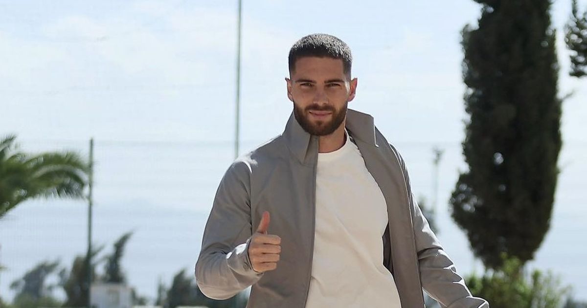 زيدان يخاطب جمهور الجزائر بعد استقبال حافل بمعسكر المنتخب