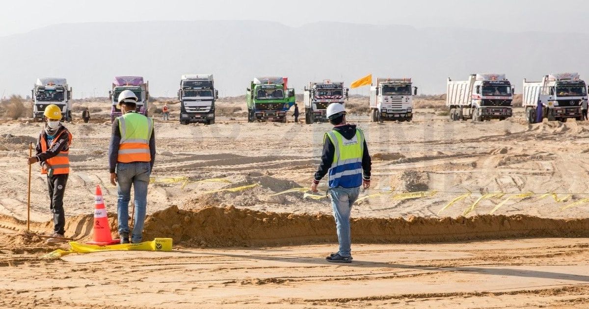 القطاع الخاص في مصر يواصل انكماشه بفعل تباطؤ الطلبات الجديدة