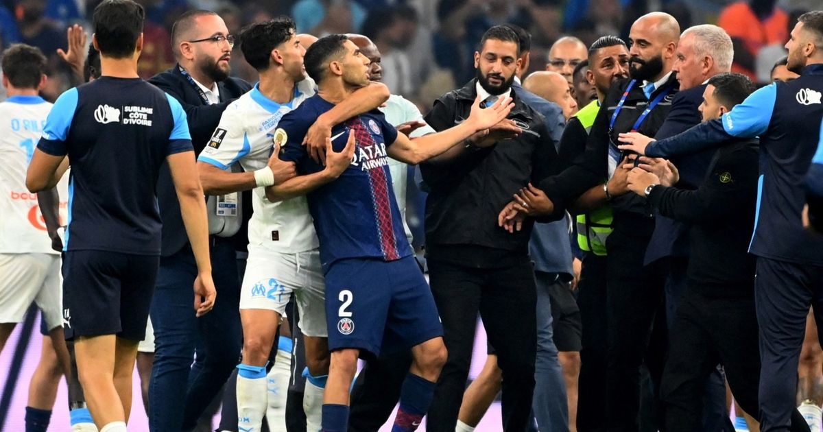 نايف أكرد يتعرض لاعتداء في مطار مارسيليا قبل تمثيل المغرب