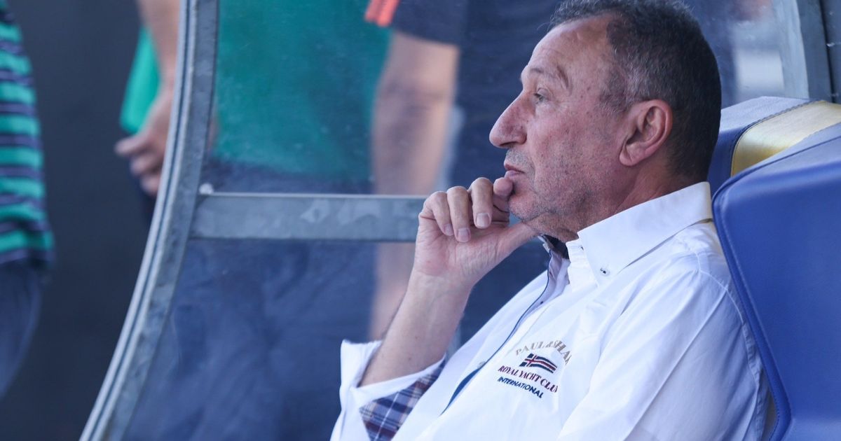 الخطيب باقٍ في رئاسة الأهلي “بما يتوافق مع الحالة الصحية”