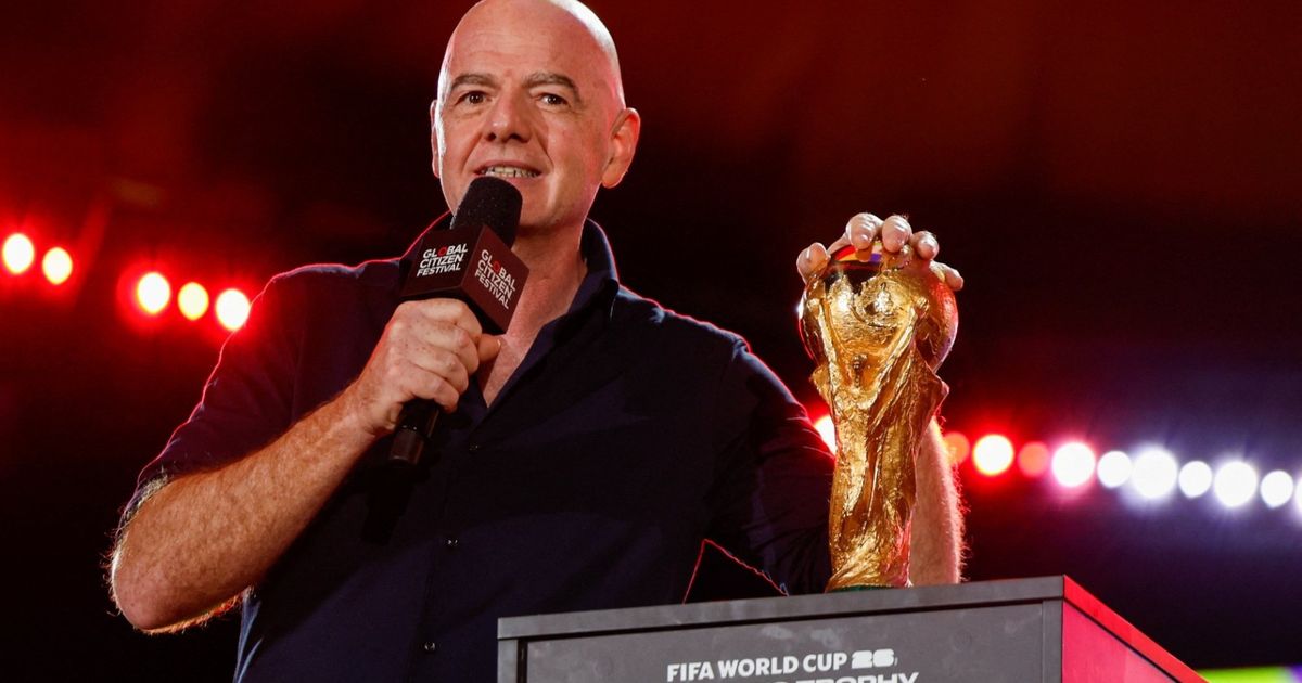 إنفانتينو: إقامة المباريات المحلية في الخارج مخاطرة كبيرة