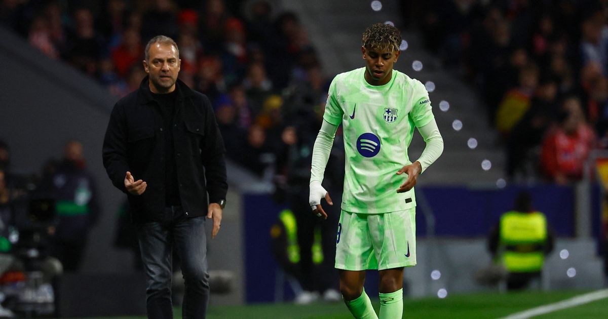 لامين يامال يثير أزمة في برشلونة بين الإدارة وهانزي فليك