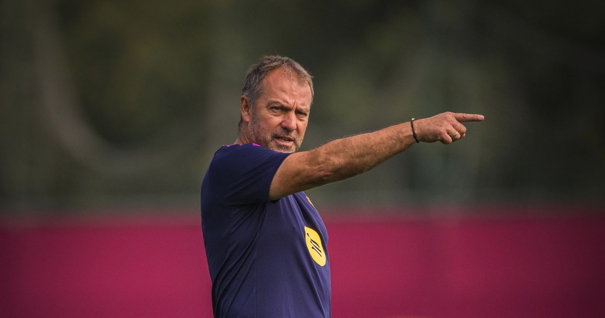 هانزي فليك يدعم روبرت ليفاندوفسكي ويقارنه بكريستيانو رونالدو