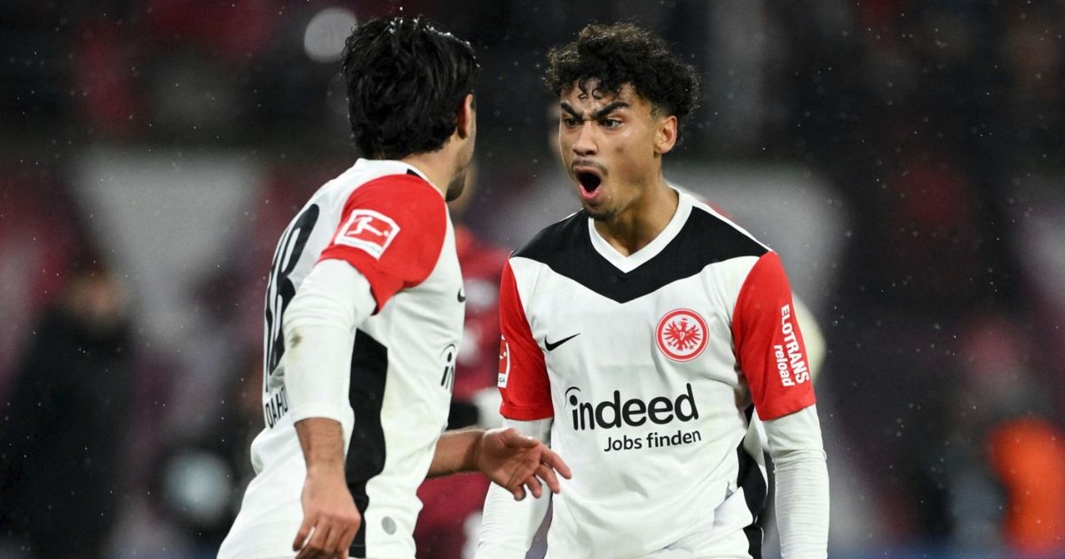 ريال مدريد وأرسنال يتسابقان على ضمّ مدافع شاب من فرانكفورت