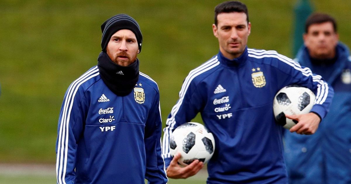 سكالوني يحسم الجدل: لن أخاطر بميسي