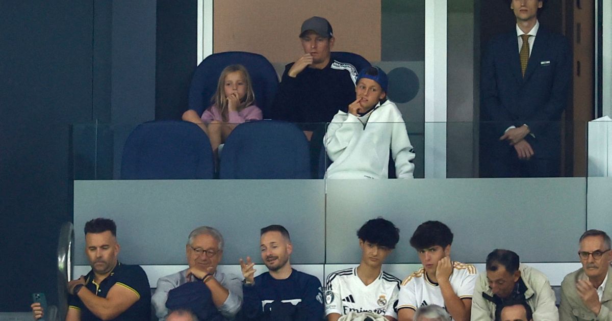 توني كروس يحمّل هانزي فليك مسؤولية هزيمة برشلونة أمام الريال