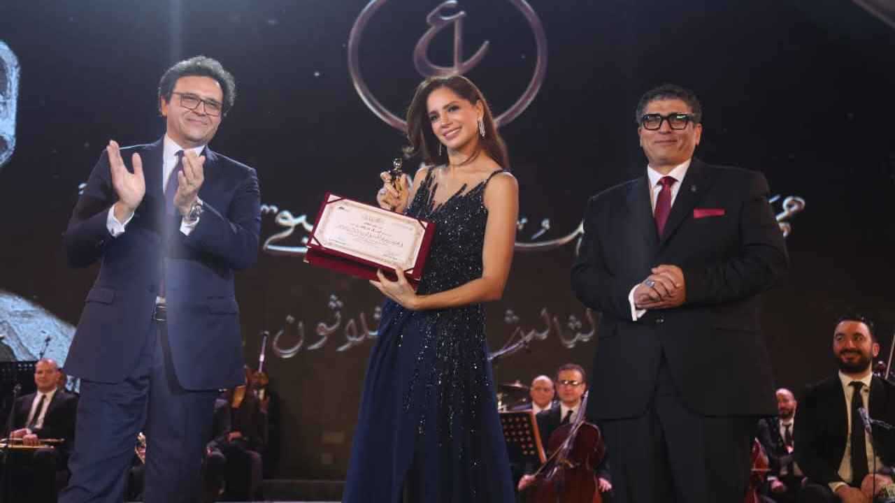 آمال ماهر تشعل حماس حضور مهرجان الموسيقى العربية (فيديو)
