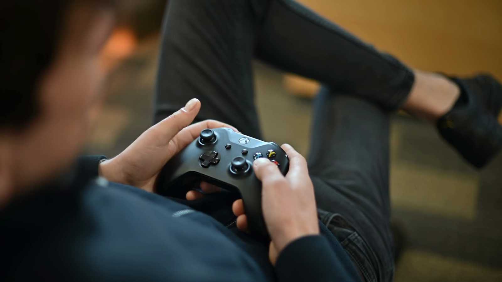 أب يضرب ابنته حتى الموت أثناء لعبه بـ “إكس بوكس”