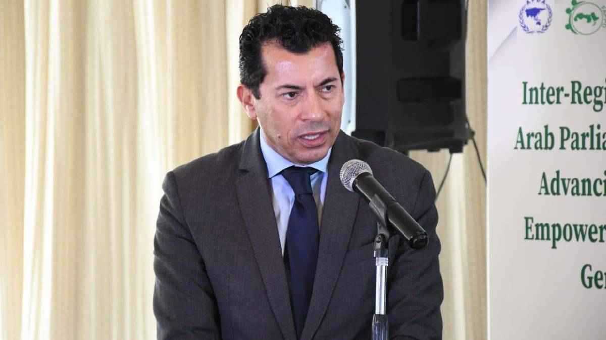أرض بديلة.. وزير الرياضة يرعب الزمالك بتصريح غامض (فيديو)