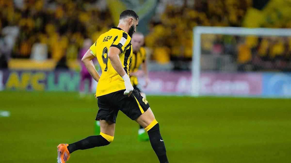 أولهم بنزيما.. 5 لاعبين صدموا جمهور الاتحاد السعودي ضد شباب الأهلي
