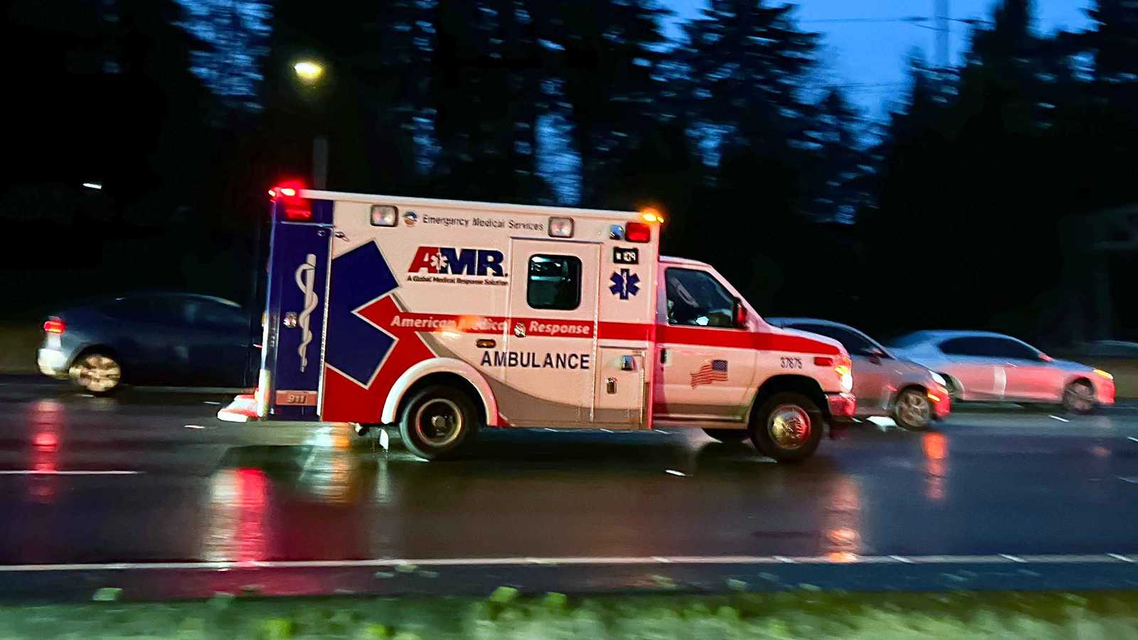 إصابة 10 طلاب بانهيار شرفة بولاية أوهايو الأمريكية (فيديو)