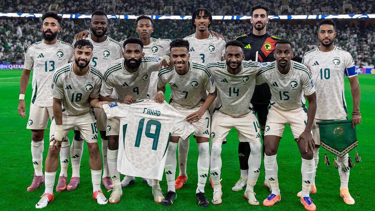 احرموهم من الكرة.. رسالة نارية للاعبي المنتخب السعودي قبل مواجهة العراق (فيديو)