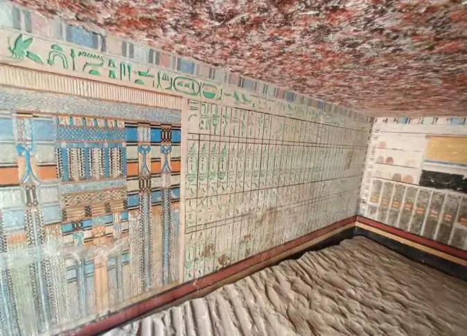 صدمة في سقارة السياحة والآثار تكشف تفاصيل اختفاء لوحة أثرية نادرة وتحيل الواقعة للنيابة