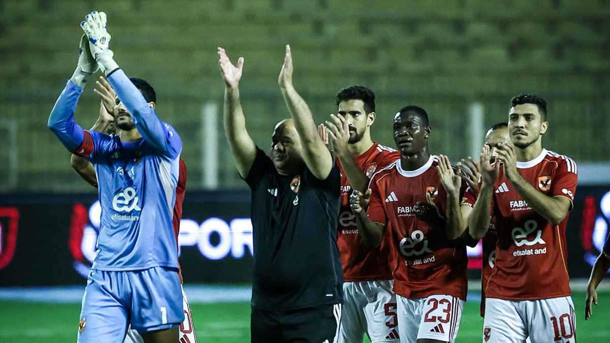 اعترض على عدم المشاركة.. وليد صلاح الدين يعاقب نجم الأهلي المصري