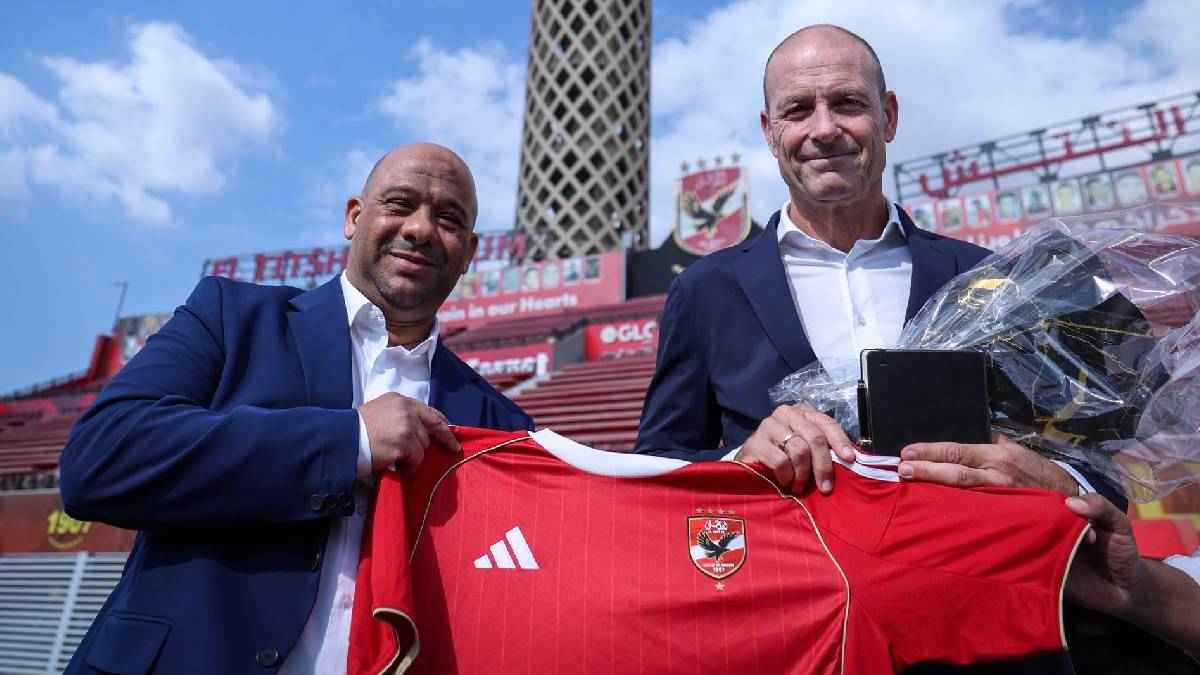 الأهلي المصري يوجه الشكر لثلاثي الجهاز الفني