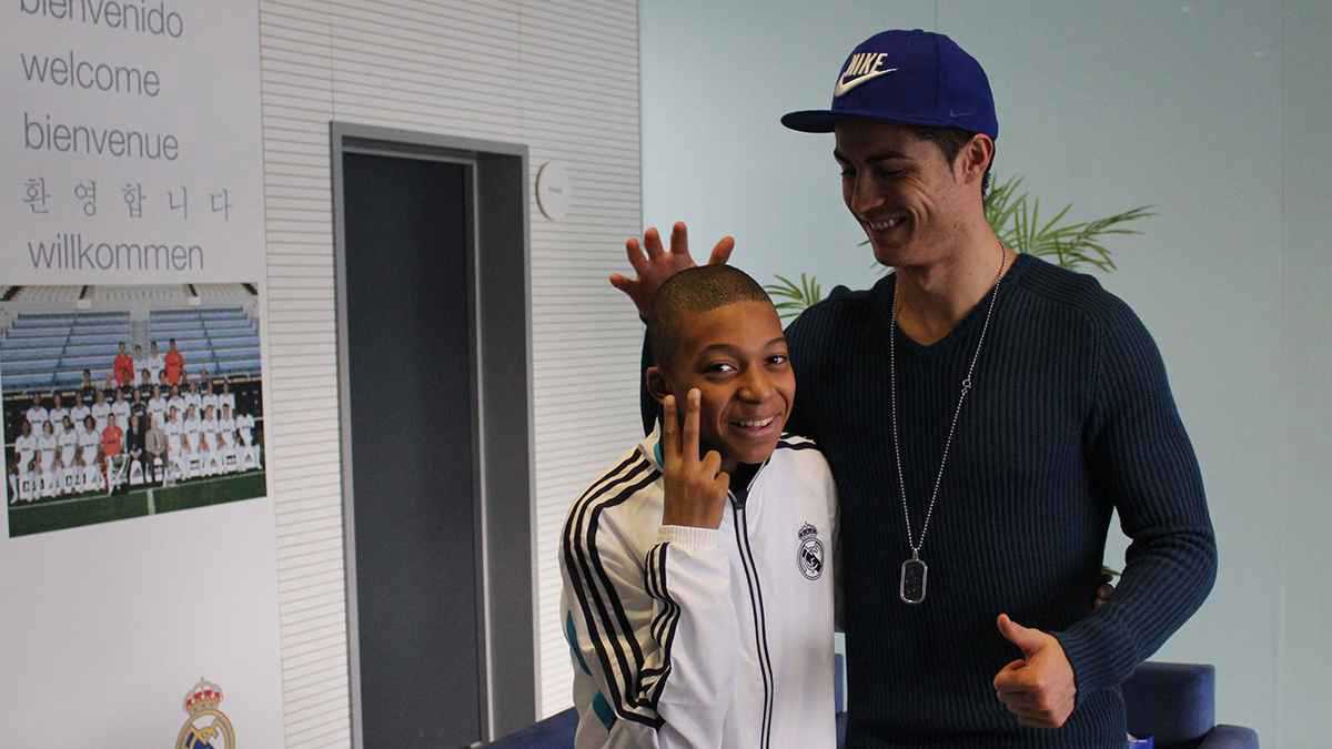 الصورة على الحائط.. كيليان مبابي يعيد أمجاد كريستيانو رونالدو إلى ريال مدريد