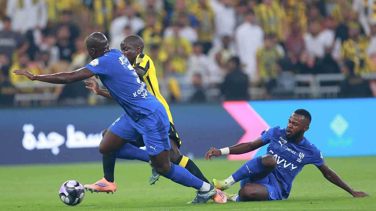 الـVAR نائم.. أسطورة الاتحاد يشن هجوما على حكام مباراة الهلال (فيديو)