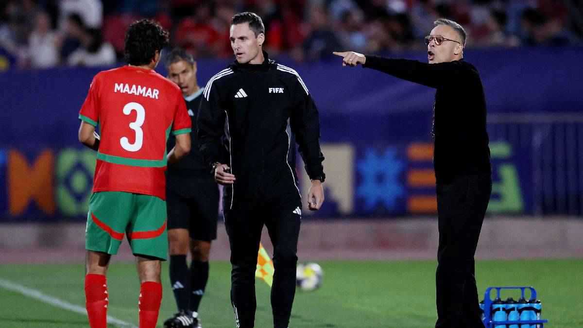 المغربي محمد وهبي.. من شبح الإقالة إلى بطل العالم