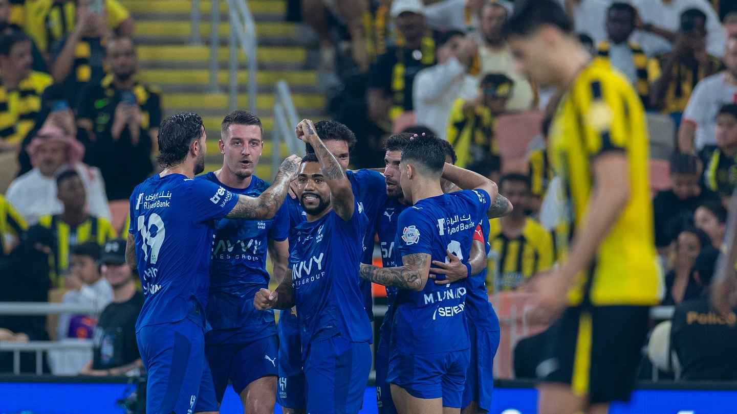 الهلال يجتاز الاتحاد بثنائية ويقترب من النصر في صدارة الدوري السعودي (فيديو)