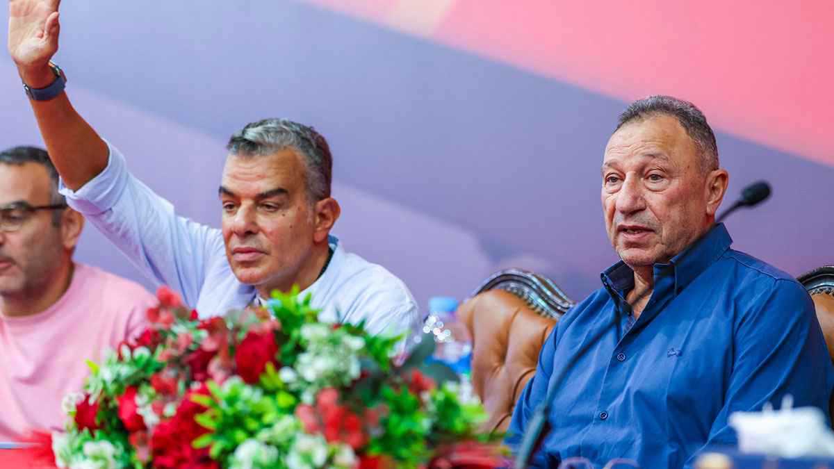 بدأ رفع يده.. محسن صالح يفجر مفاجأة حول دور الخطيب في الأهلي (فيديو)