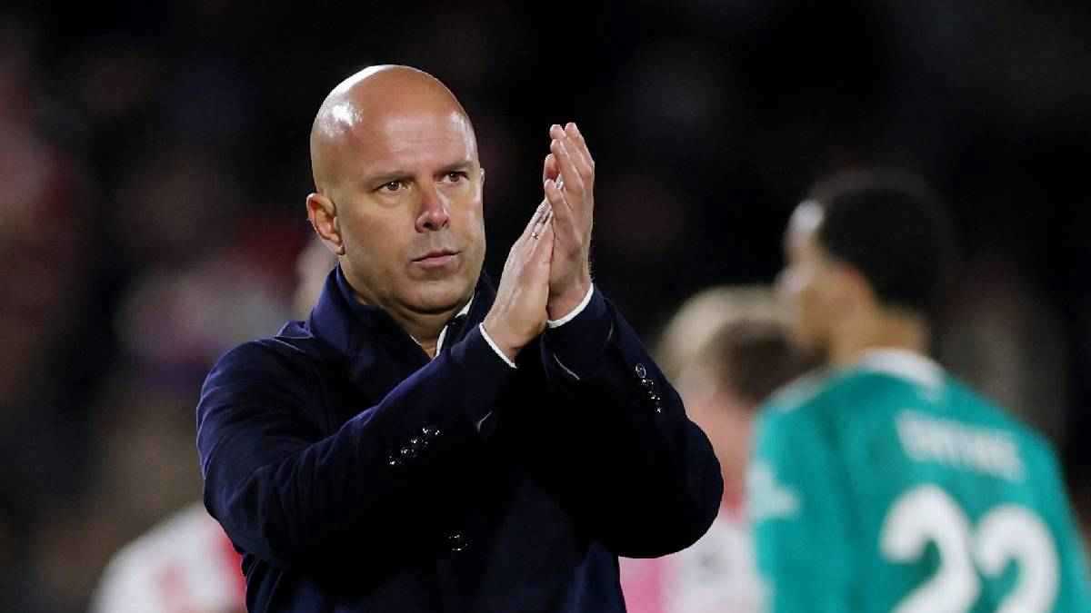 بعد النتائج الكارثية.. أول “عقاب” من ليفربول لأرني سلوت