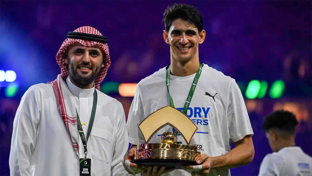 بعد وصول عروض أوروبية.. ياسين بونو يبلغ الهلال بموقفه من التجديد