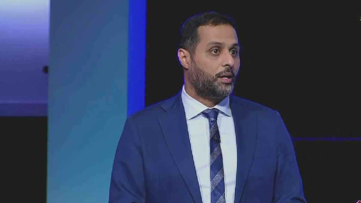“جبل ما يهزه ريح”.. تعليق مثير من ياسر القحطاني ضد منتقدي سالم الدوسري (فيديو)