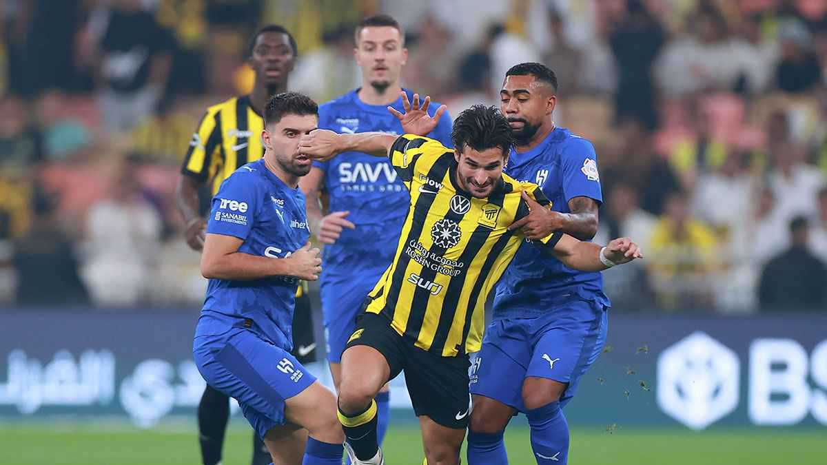 خسران بالتحكيم.. تعليق ناري من عبدالله فلاته بعد فوز الهلال على الاتحاد (فيديو)
