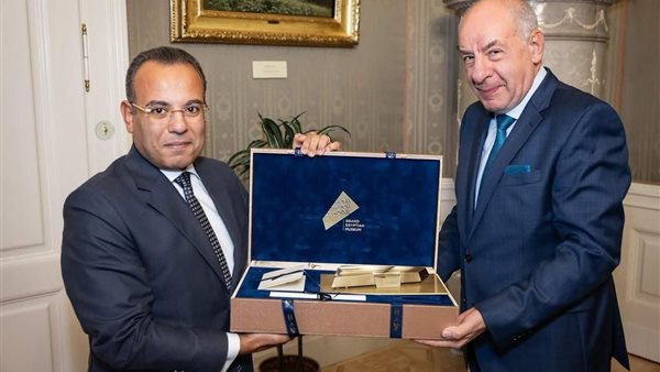 رئيس المجر يستقبل السفير المصري