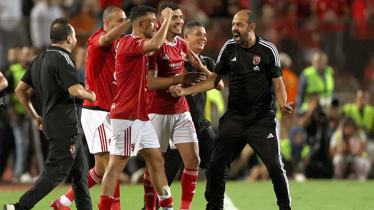 رحيل “رجل الإطفاء”.. الأهلي المصري يتكبد 4 خسائر كبرى