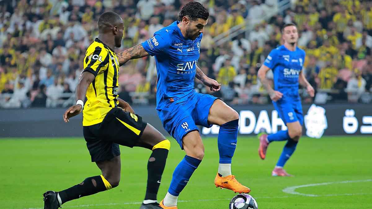 رغم خسارة الكلاسيكو.. من نال إشادة جمهور الاتحاد أمام الهلال؟
