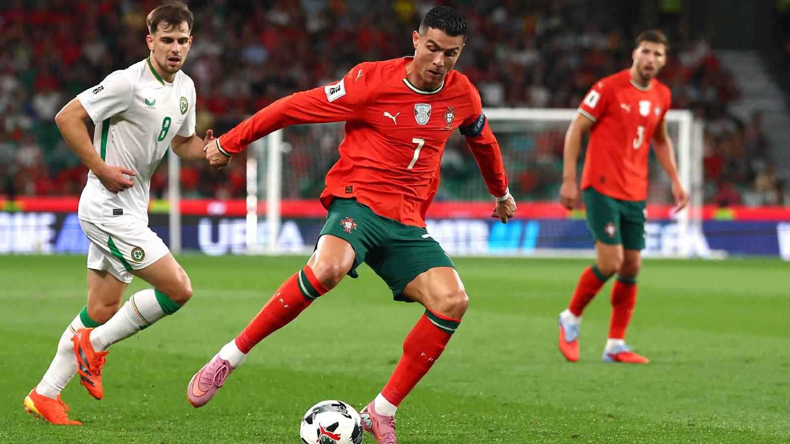 رونالدو على موعد مع التاريخ.. ماذا يفصل منتخب البرتغال عن التأهل لكأس العالم؟