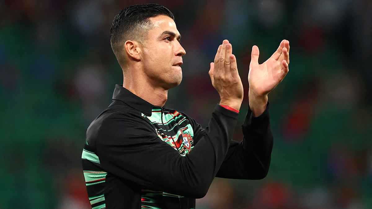 رونالدو يخطف الأنظار بلقطة عفوية مع طفل (فيديو)