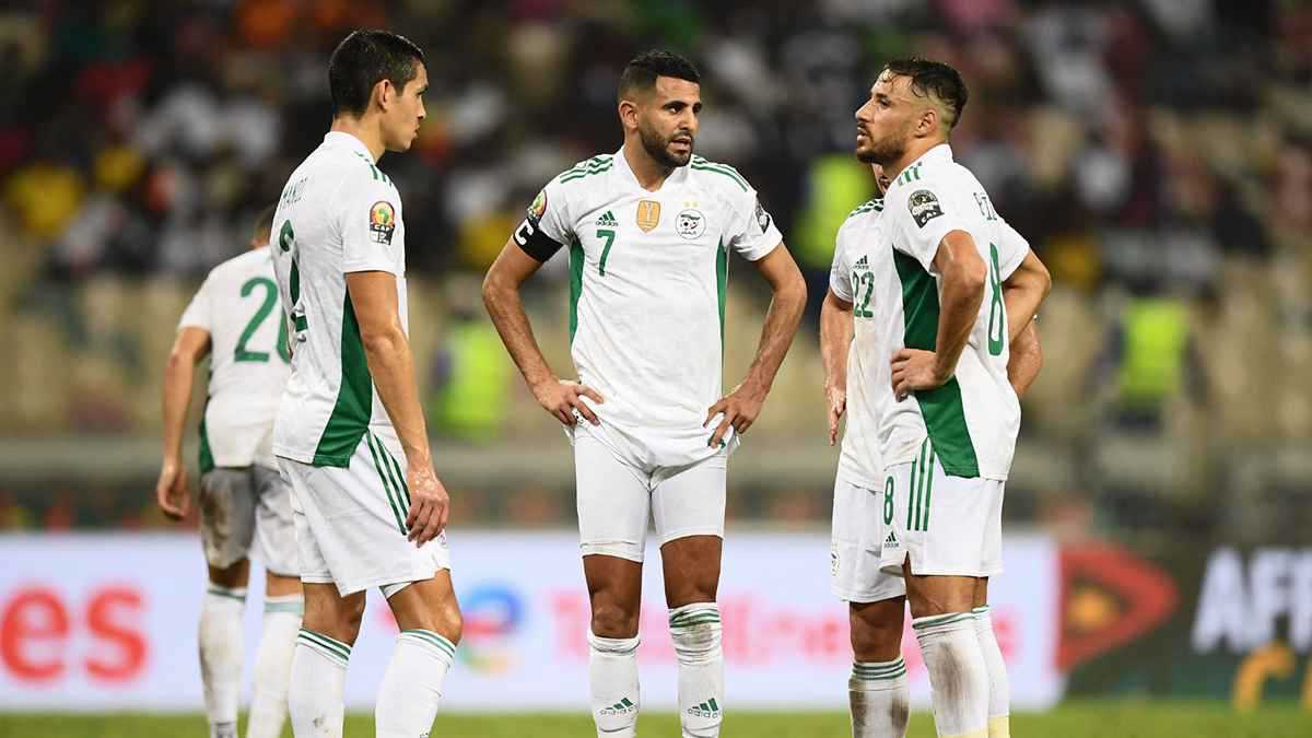 رياض محرز ويوسف بلايلي يردان الاعتبار لمشجع مُسن (فيديو)
