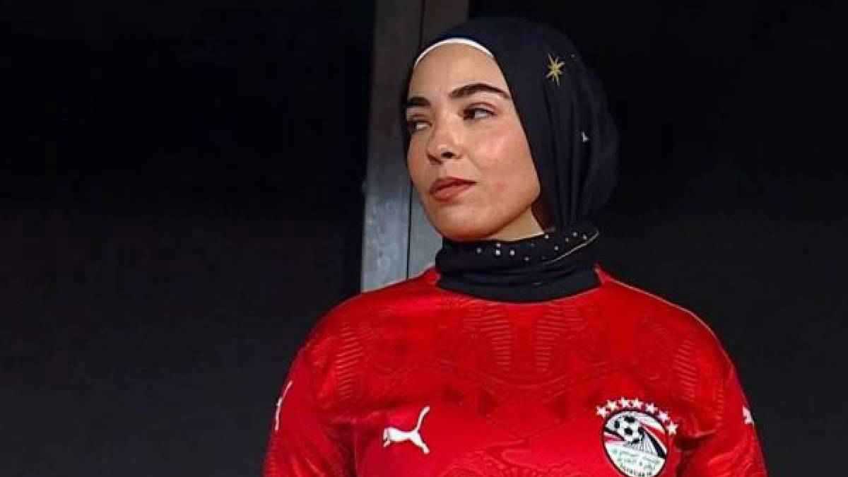 زوجة محمد صلاح تخطف الأضواء في احتفالات منتخب مصر (فيديو)