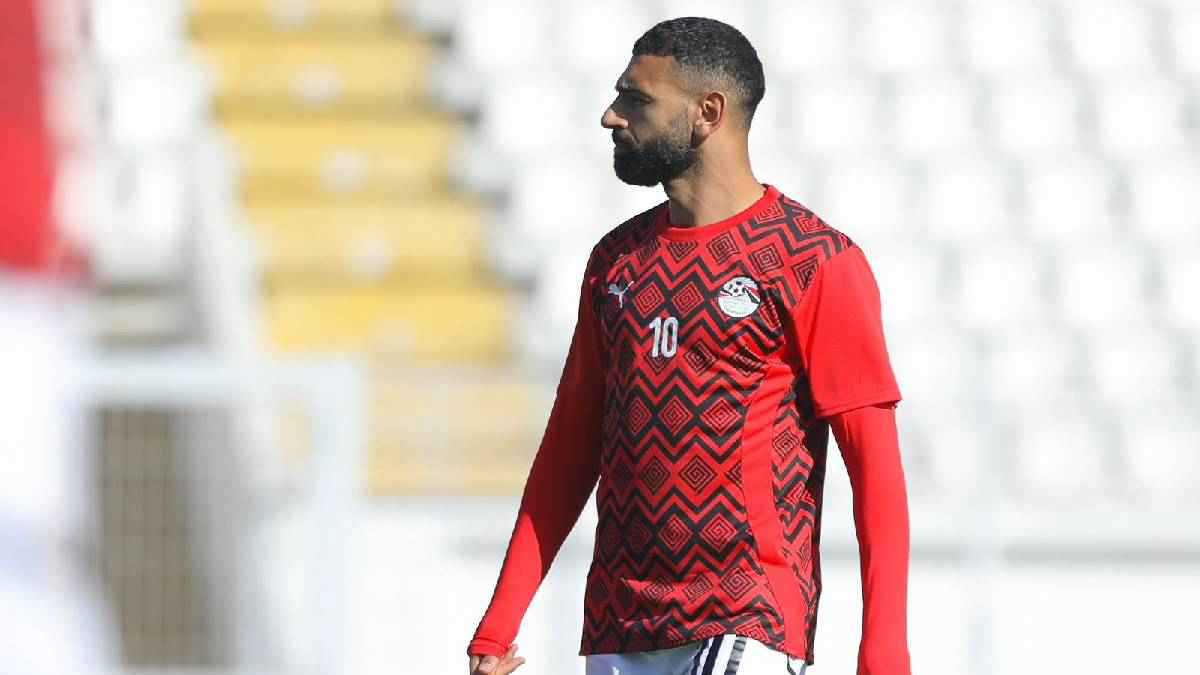سر الرقم 7 ومحمد صلاح في لعبة “الكوتشينة” (صورة)