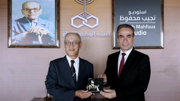 سفير اليابان يزور استديو نجيب محفوظ بماسبيرو ويشيد بالتعاون في تأسيس المتحف الكبير