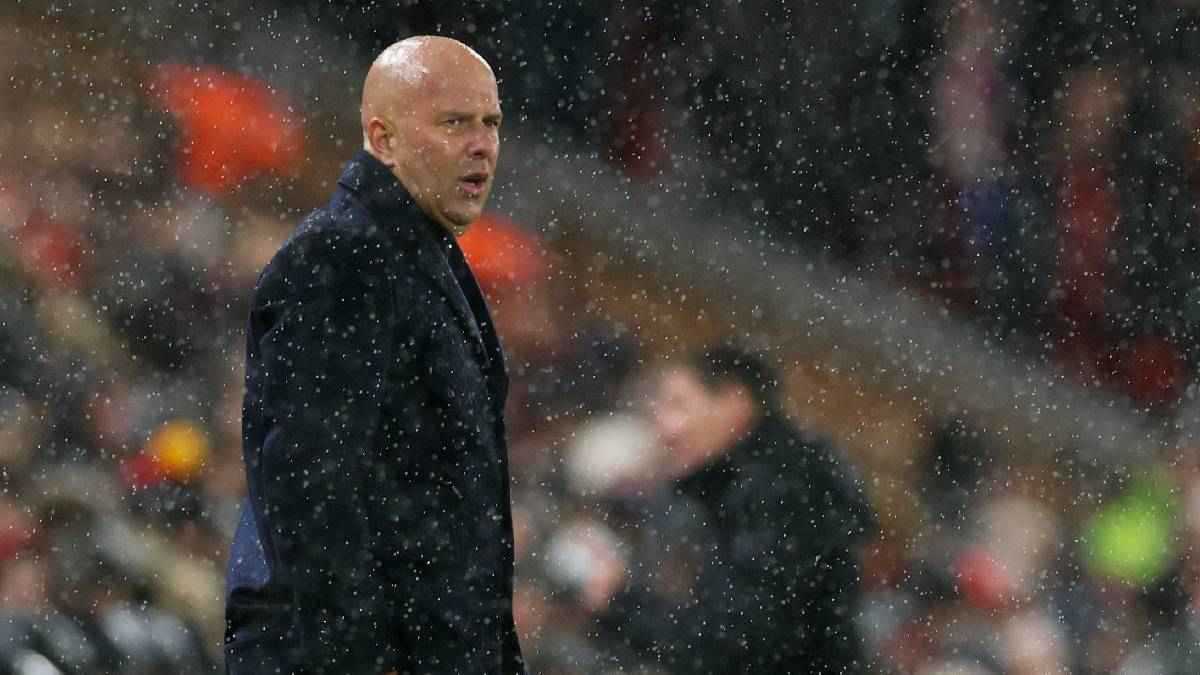 سلوت يفسر لغز إيزاك مع ليفربول