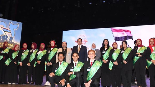 طلاب جامعة القاهرة يشاركون في الندوة التثقيفية 42 بحضور رئيس الجمهورية