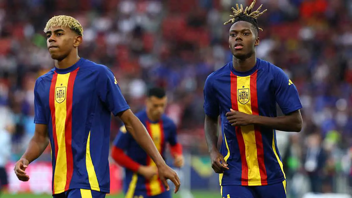 نيكو ويليامز مع لامين يامال