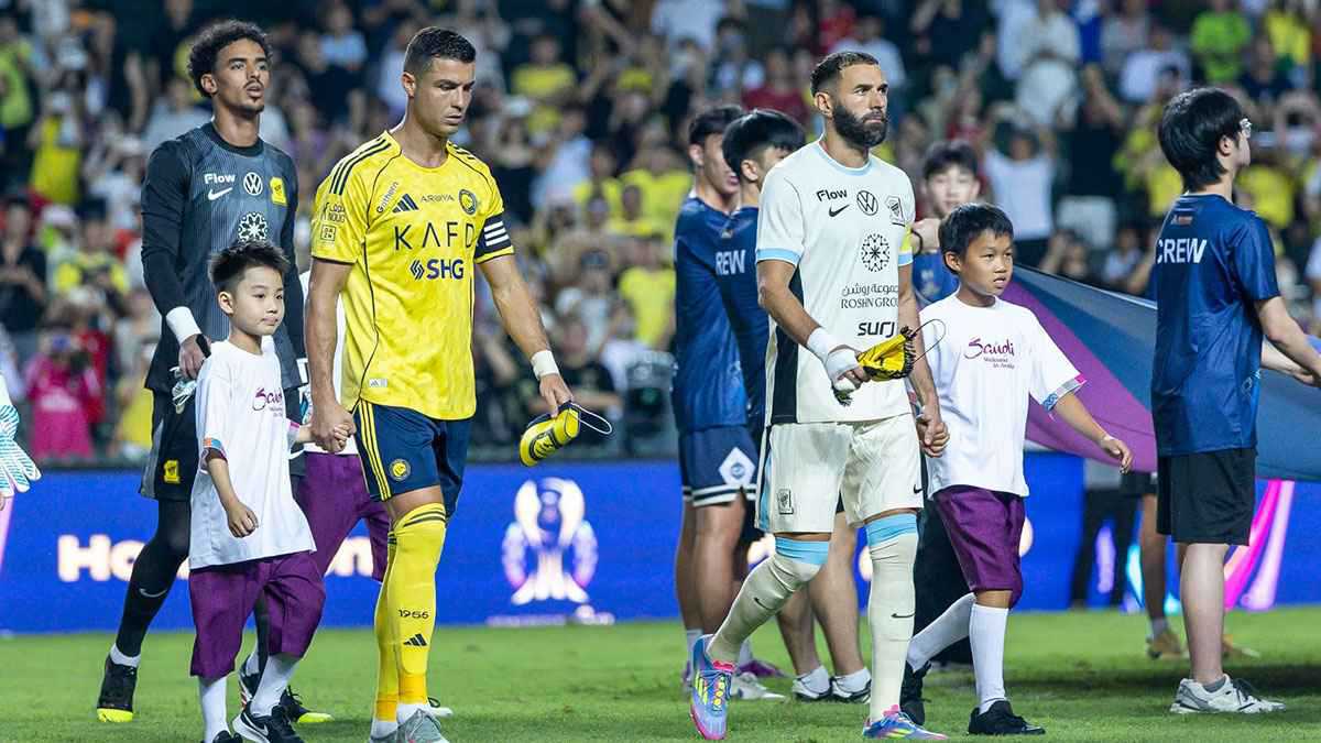 عودة الملك.. رد ناري من حساب الاتحاد السعودي على سخرية النصر من بنزيما (صورة)
