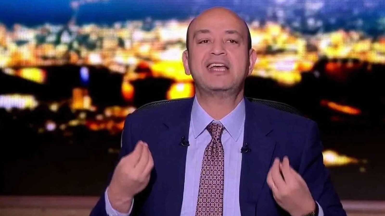 “كومبارس” يقتحم شقة الإعلامي عمرو أديب بسبب ضائقة مالية