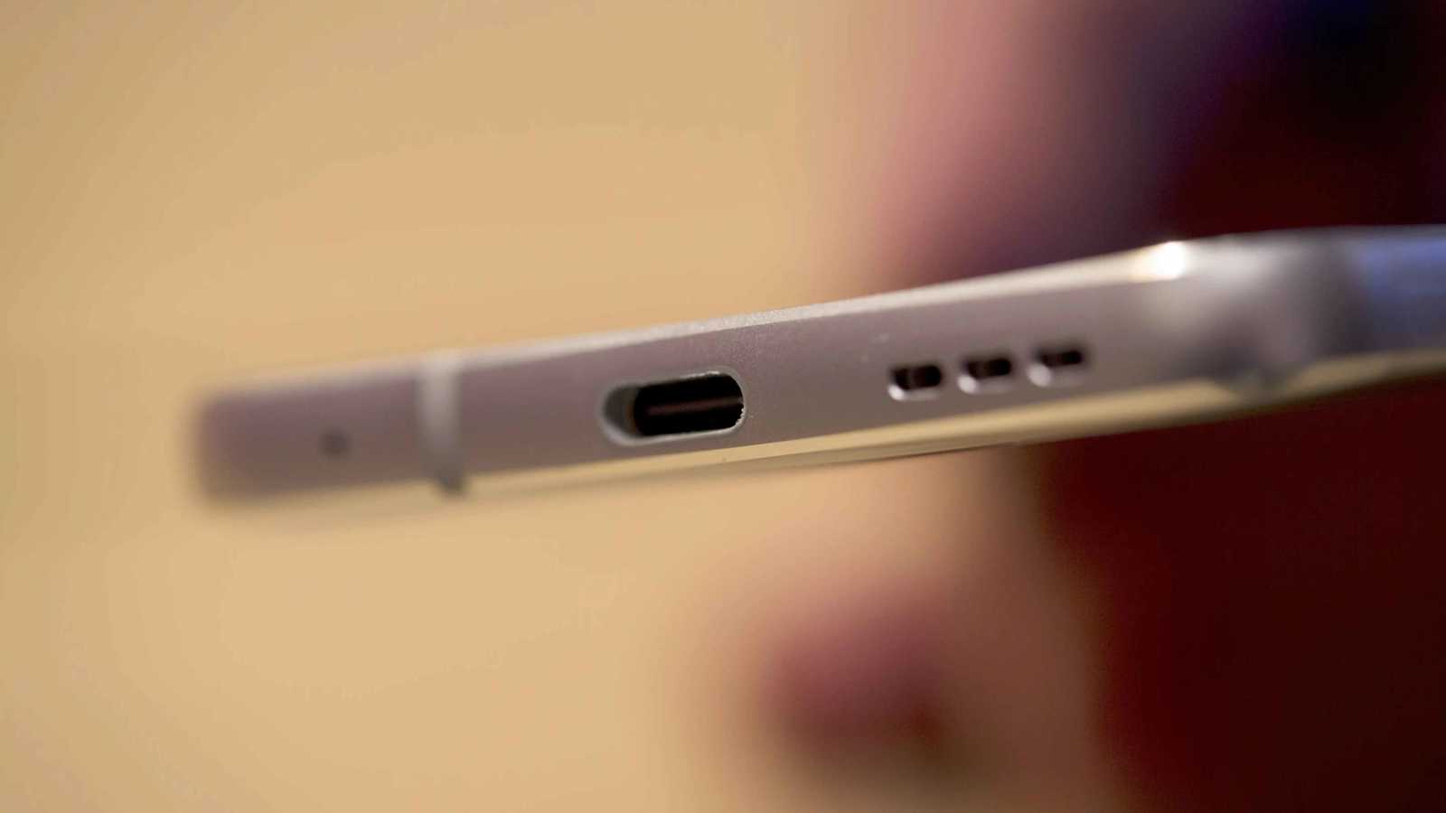 كيفية تنظيف منفذ “USB-C” بسهولة وأمان