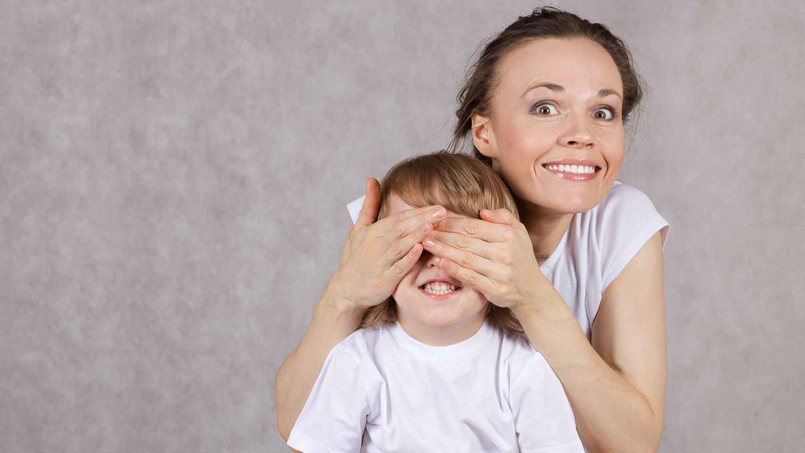 لغة حبّ أم “شيء آخر”.. لماذا ينادي بعض الأطفال أمّهاتهم بأسمائهن؟