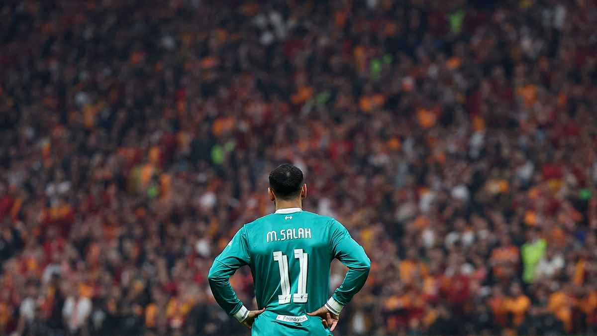 لماذا رفض محمد صلاح التوقيع على قميص منتخب فلسطين؟ (فيديو)