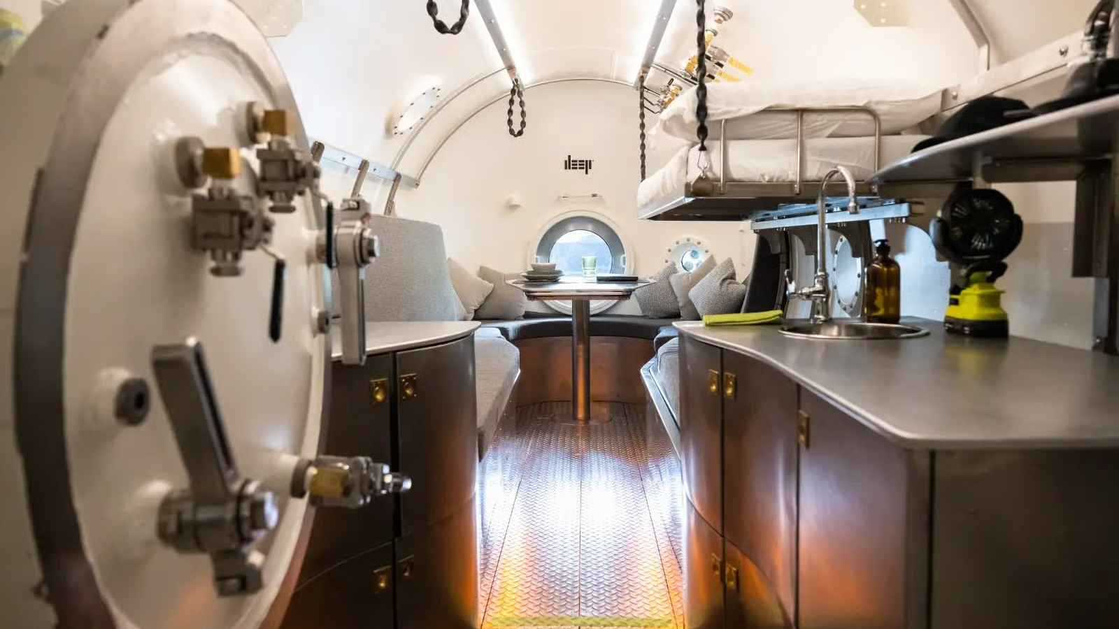 مسكن في الأعماق.. مركبة تتيح للعلماء الإقامة لأسابيع تحت الماء (فيديو)