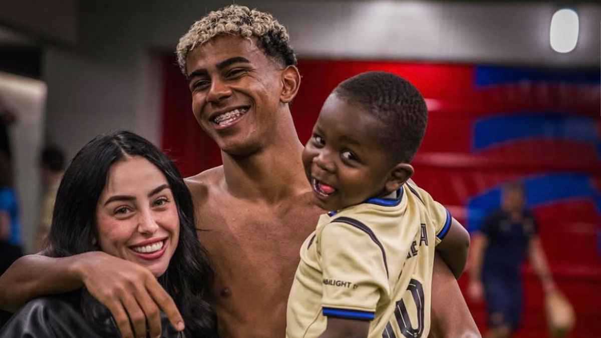 مع شقيقه وفي أرض الملعب.. صور جديدة تجمع لامين يامال ونيكي نيكول