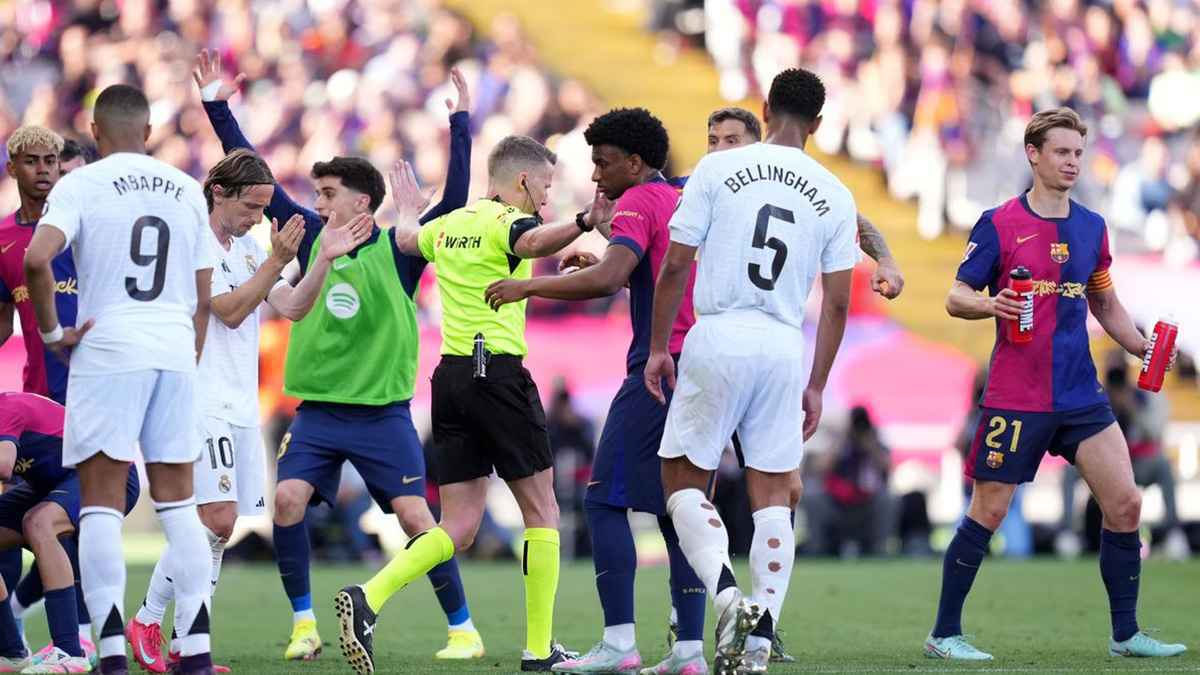 من الحكم الأقرب لإدارة كلاسيكو ريال مدريد وبرشلونة؟