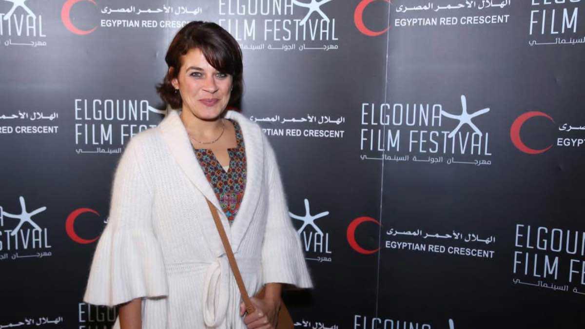 منى هلا تكشف تفاصيل تعرضها لـ”التحرش الجنسي” (فيديو)