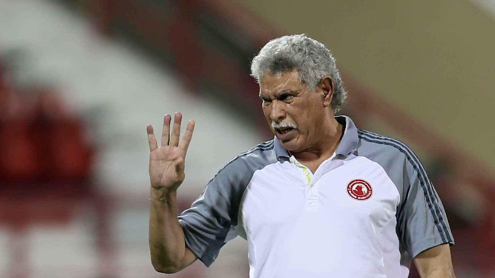 نجله يكشف التفاصيل.. تطورات حالة حسن شحاته الصحية